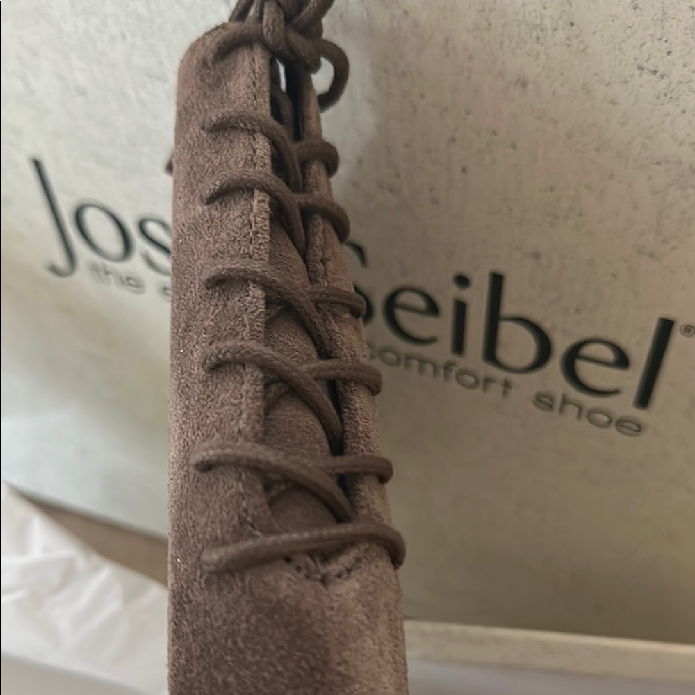 Josef Seibel Brown  Boots with Elegant Design - Picture 3 of 8